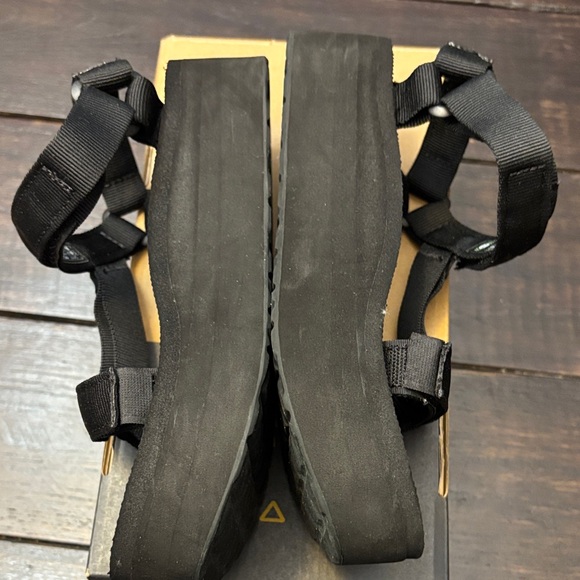 Teva Black Adjustable Strap Sandals - Picture 14 of 16